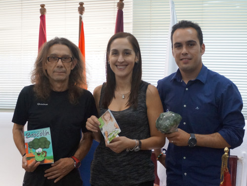 Blas, director del colegio junto a M ángeles Lluch y Antonio Ibarra