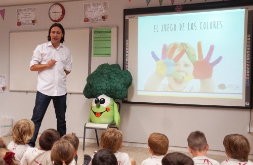 Alberto Alapont presentando El juego de los colores