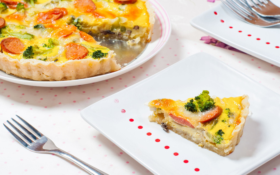 Quiche de brócoli y salchichas – La Pandi