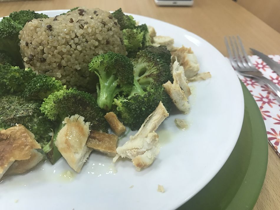 Quinoa con brócoli y pechuga